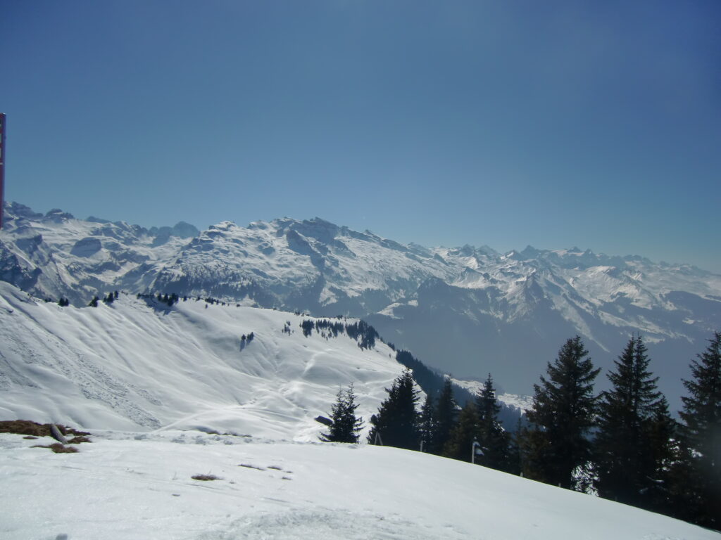 wintersport Oberiberg Zwitserland piste