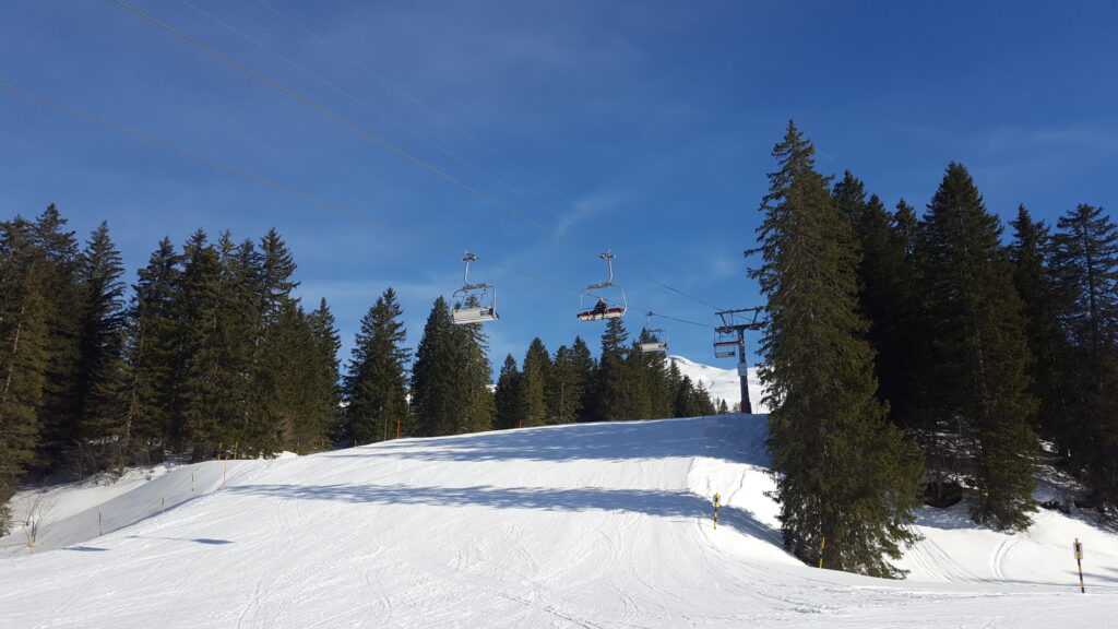 skilift Roggenstock Oberiberg sneeuw