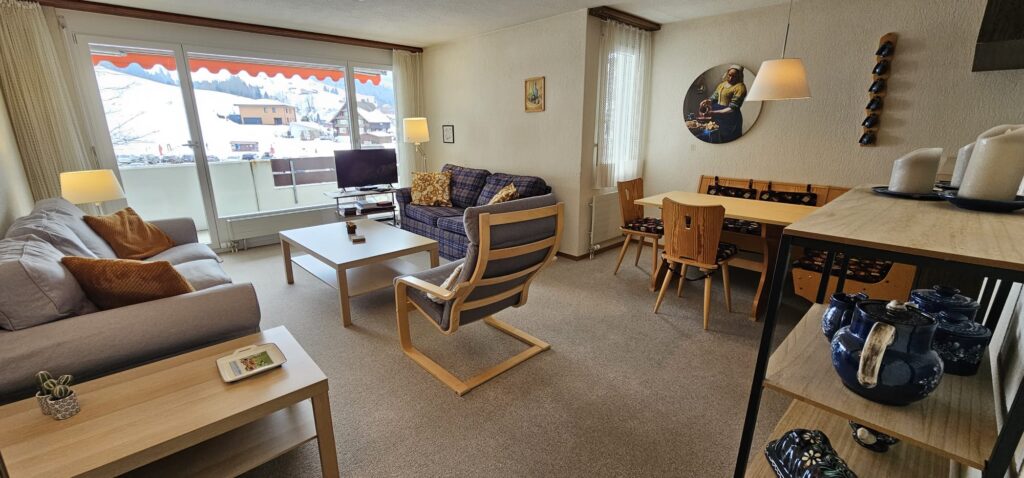 eetkamer appartement Oberiberg vakantie
